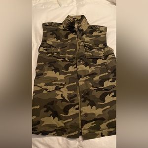 Child’s size small NWT camouflage vest!